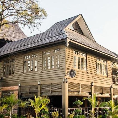 ניאונגשווה The Manor Hotel מראה חיצוני תמונה
