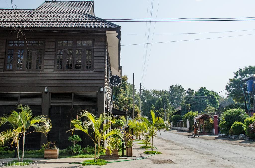 ניאונגשווה The Manor Hotel מראה חיצוני תמונה