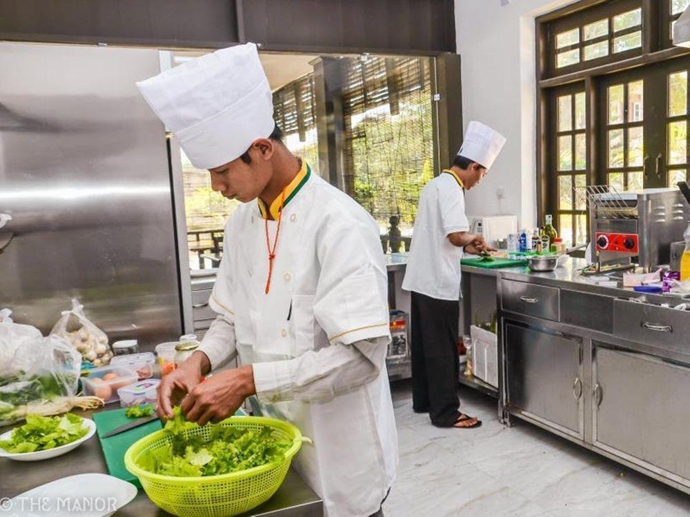 ניאונגשווה The Manor Hotel מראה חיצוני תמונה