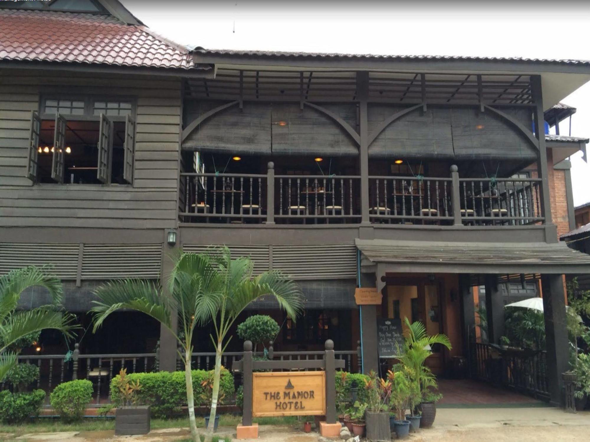 ניאונגשווה The Manor Hotel מראה חיצוני תמונה