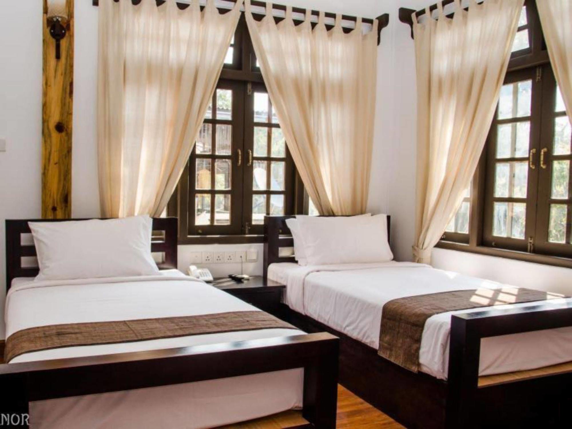 ניאונגשווה The Manor Hotel מראה חיצוני תמונה