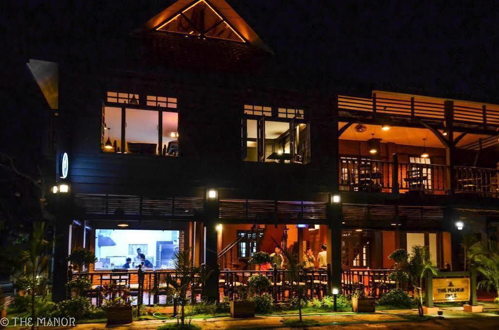 ניאונגשווה The Manor Hotel מראה חיצוני תמונה